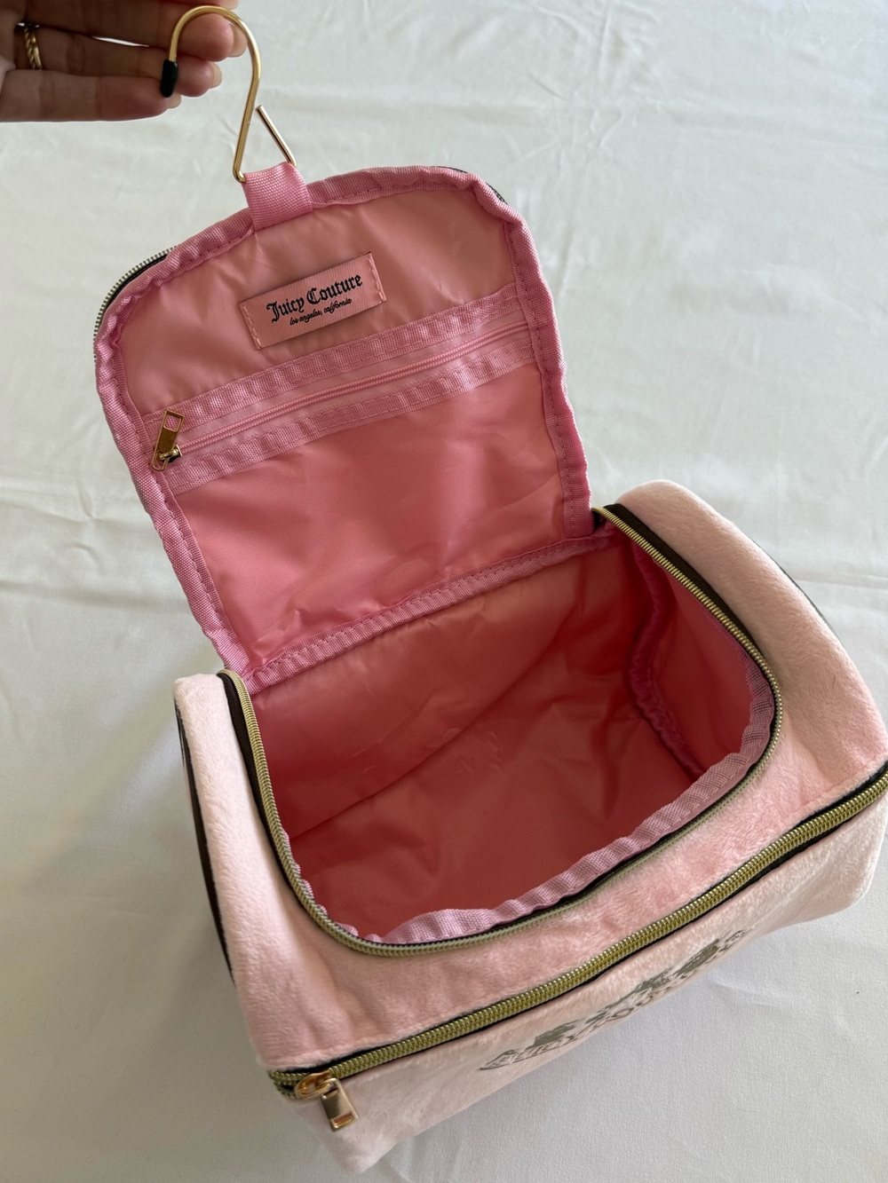 Juicy Couture Light Pink Fuzzy Travel Cosmetic Case - Picture 3 of 7